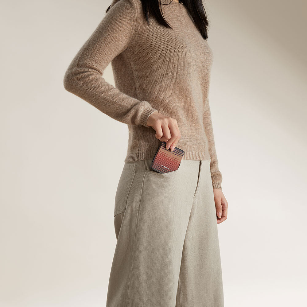 Galaxy Z Flip 6 Kılıf Magsafe Şarj Özellikli Aramid Fiber Pitaka Tactile Woven Sunset-Moonrise Serisi Sunset Kapak Kahverengi