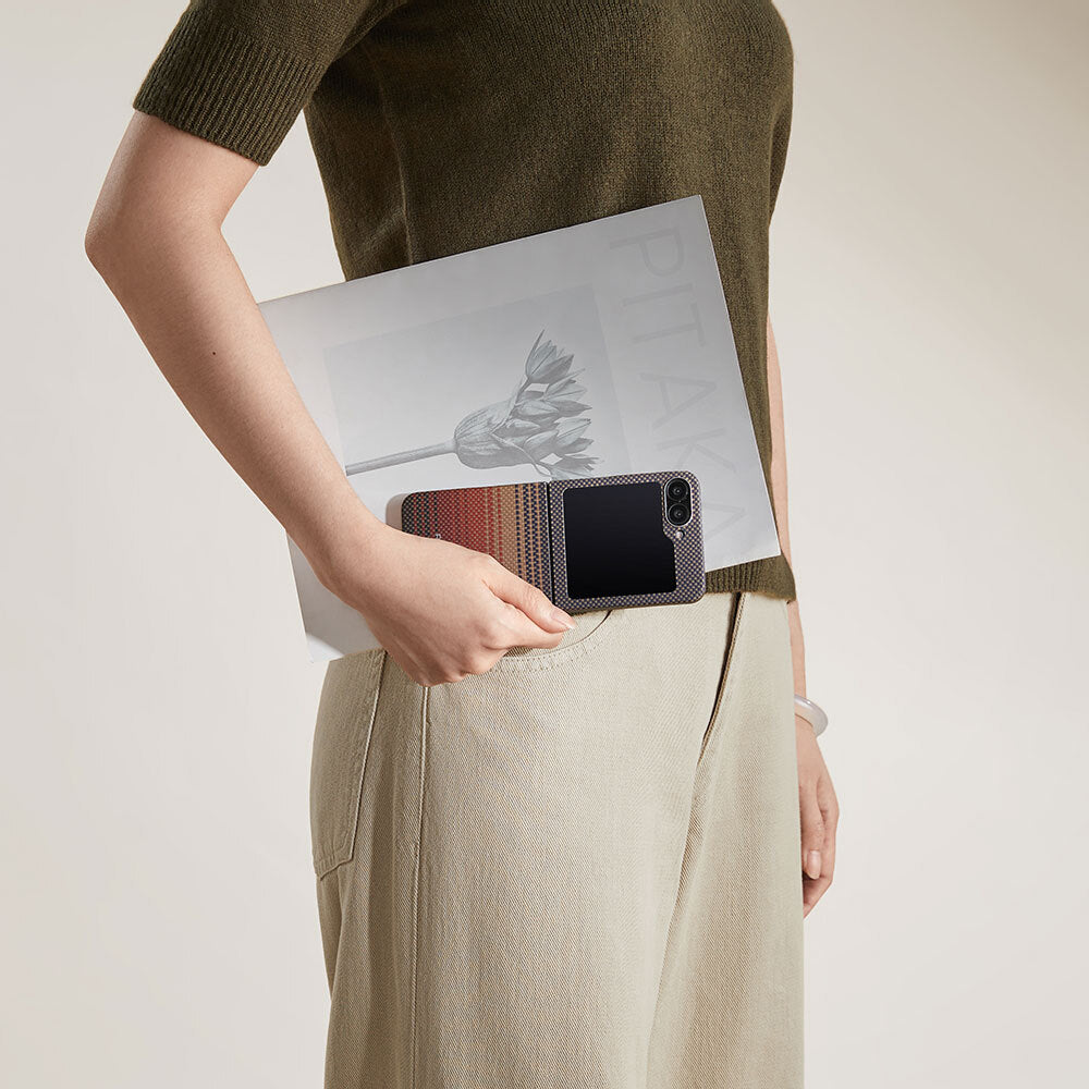 Galaxy Z Flip 6 Kılıf Magsafe Şarj Özellikli Aramid Fiber Pitaka Tactile Woven Sunset-Moonrise Serisi Sunset Kapak Kahverengi