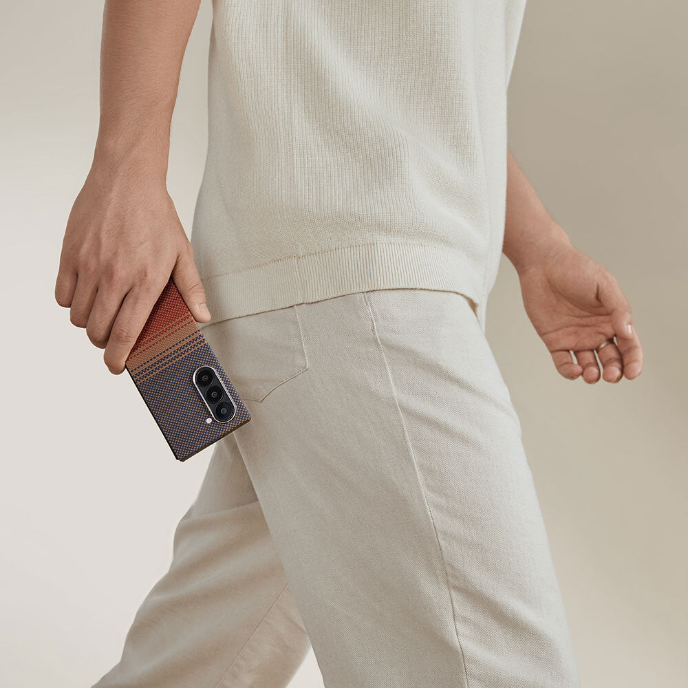 Galaxy Z Fold 6 Kılıf Magsafe Şarj Özellikli Aramid Fiber Pitaka Tactile Woven Sunset-Moonrise Serisi Sunset Kapak Kahverengi