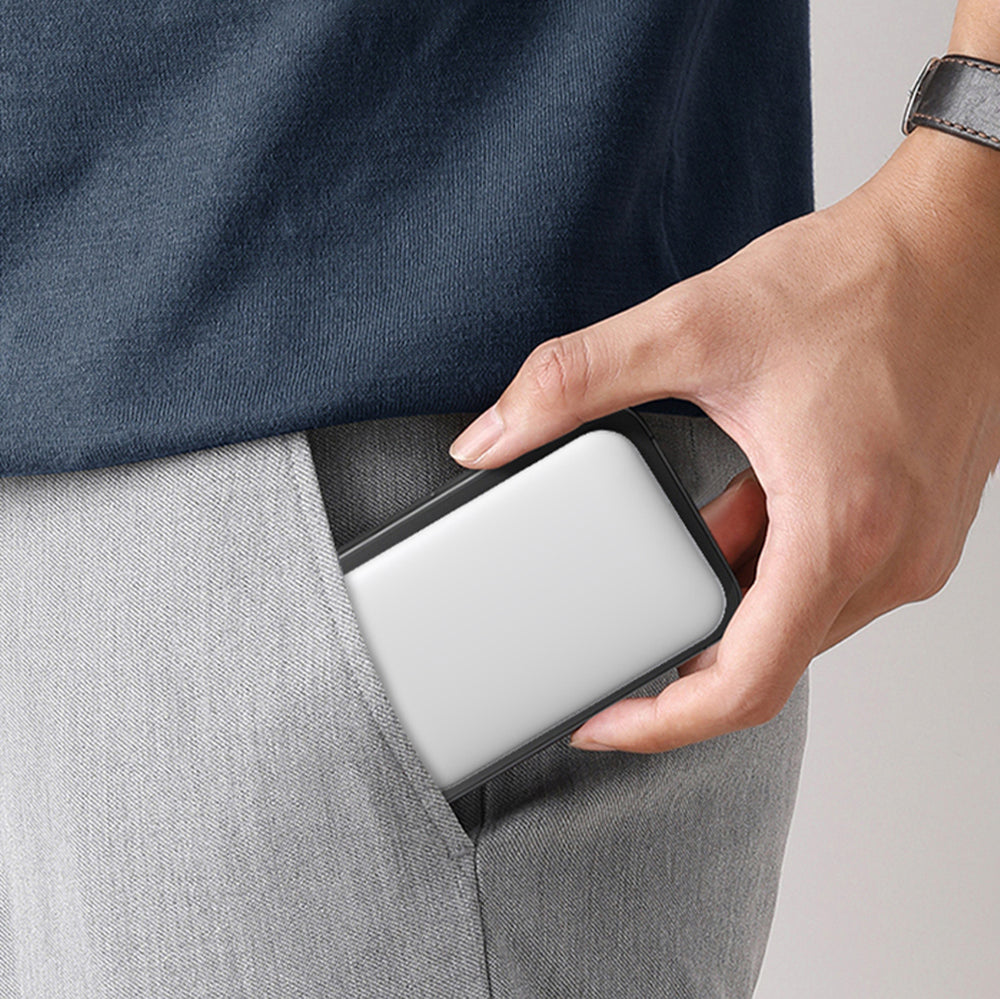 Wiwu Wi-P037 Qi Şarj Teknolojili LED Işık Göstergeli Magsafe Kablosuz Powerbank 5000mAh 15W Beyaz